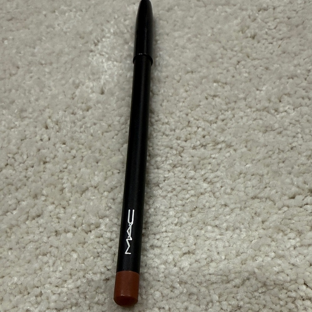 MAC Subculture Lip Pencil A29